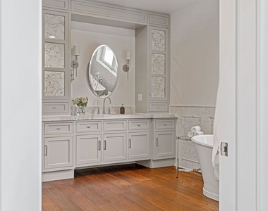 14917 Valley Vista Boulevard - Photo Thumbnail 22