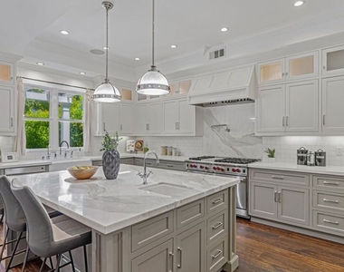 14917 Valley Vista Boulevard - Photo Thumbnail 10