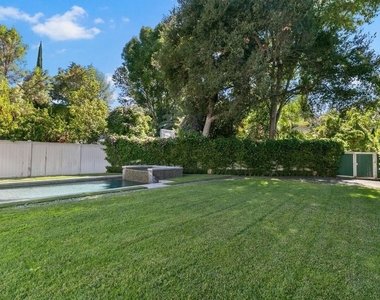 14917 Valley Vista Boulevard - Photo Thumbnail 32
