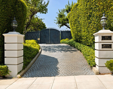801 N Alta Drive - Photo Thumbnail 3