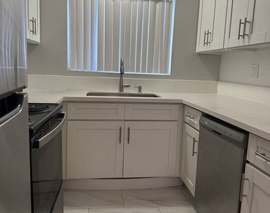 326 S Serrano Avenue - Photo Thumbnail 6