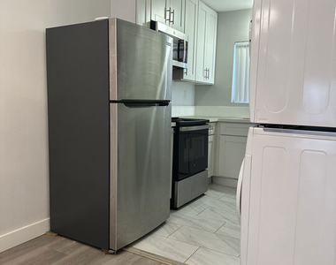 326 S Serrano Avenue - Photo Thumbnail 4