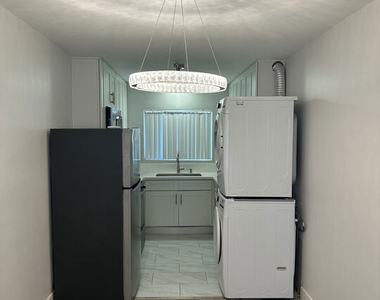 326 S Serrano Avenue - Photo Thumbnail 2