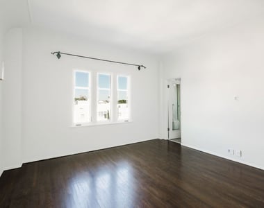 1302 N Sweetzer Avenue - Photo Thumbnail 2
