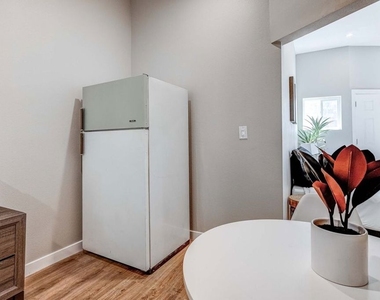 146 Witmer Street - Photo Thumbnail 12