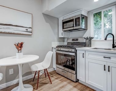 146 Witmer Street - Photo Thumbnail 10