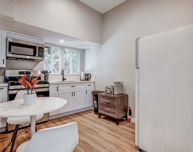 146 Witmer Street - Photo Thumbnail 9