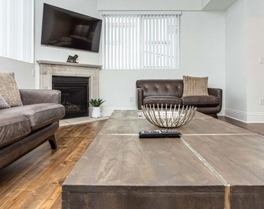 907 S Shenandoah Street - Photo Thumbnail 1
