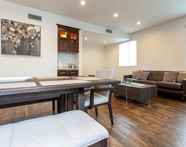 907 S Shenandoah Street - Photo Thumbnail 4