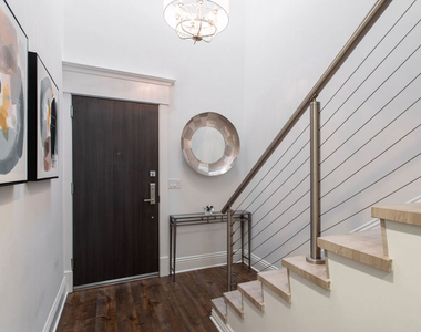 907 S Shenandoah Street - Photo Thumbnail 5