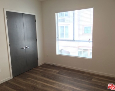 4600 Coldwater Canyon Avenue - Photo Thumbnail 15