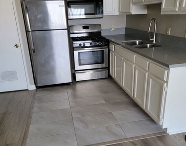 820 S St Andrews Place - Photo Thumbnail 10