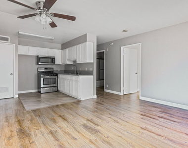 820 S St Andrews Place - Photo Thumbnail 6