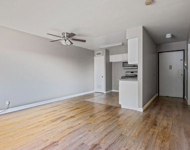 820 S St Andrews Place - Photo Thumbnail 4
