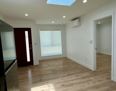 233 N Berendo Street - Photo Thumbnail 7