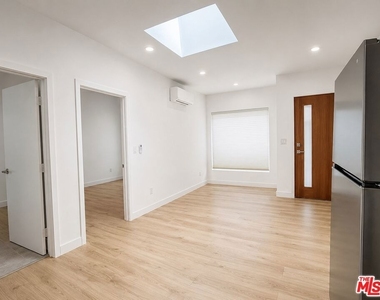 233 N Berendo Street - Photo Thumbnail 4