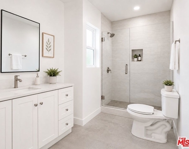 233 N Berendo Street - Photo Thumbnail 5