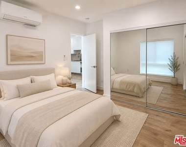 233 N Berendo Street - Photo Thumbnail 7