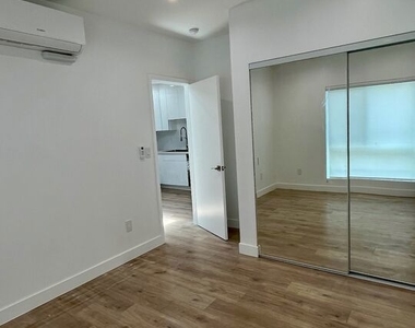 233 N Berendo Street - Photo Thumbnail 3