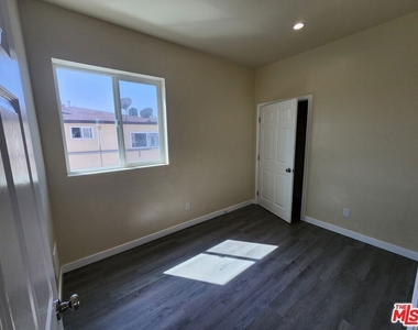 1535 W 80th Street - Photo Thumbnail 11