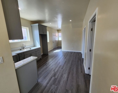 1535 W 80th Street - Photo Thumbnail 4