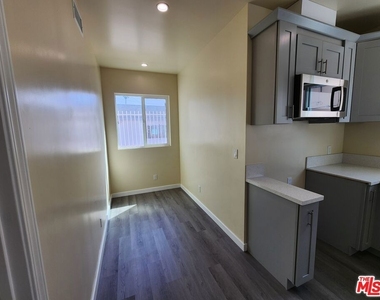 1535 W 80th Street - Photo Thumbnail 3