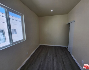 1535 W 80th Street - Photo Thumbnail 12
