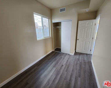 1535 W 80th Street - Photo Thumbnail 7