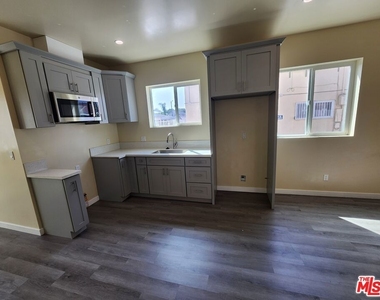 1535 W 80th Street - Photo Thumbnail 2