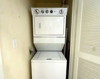 14242 Burbank Boulevard - Photo Thumbnail 15
