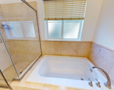 14242 Burbank Boulevard - Photo Thumbnail 10