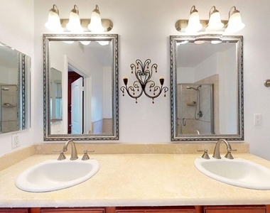 14242 Burbank Boulevard - Photo Thumbnail 9
