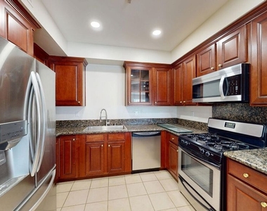14242 Burbank Boulevard - Photo Thumbnail 4