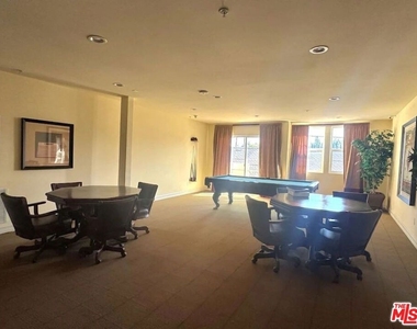 14242 Burbank Boulevard - Photo Thumbnail 16