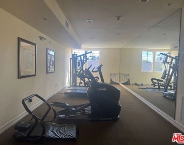 14242 Burbank Boulevard - Photo Thumbnail 18