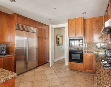 10727 Wilshire Boulevard - Photo Thumbnail 11
