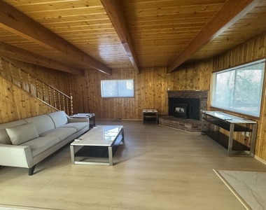 2317 Maplewood Way - Photo Thumbnail 5