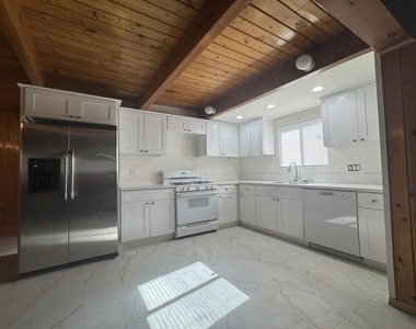2317 Maplewood Way - Photo Thumbnail 8