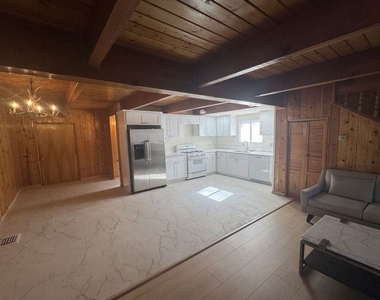 2317 Maplewood Way - Photo Thumbnail 7