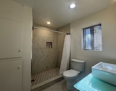 2317 Maplewood Way - Photo Thumbnail 17