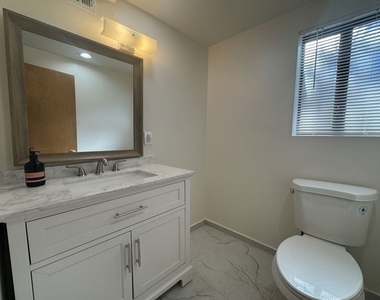 2317 Maplewood Way - Photo Thumbnail 11
