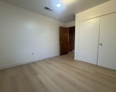 2317 Maplewood Way - Photo Thumbnail 24