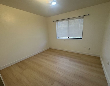 2317 Maplewood Way - Photo Thumbnail 26