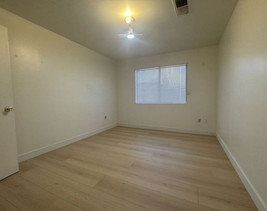 2317 Maplewood Way - Photo Thumbnail 23