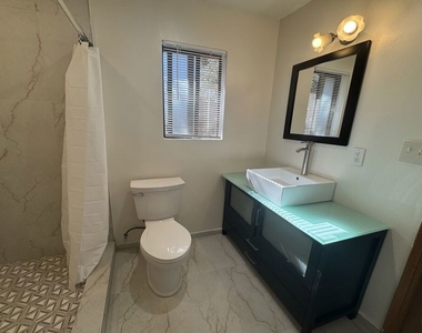 2317 Maplewood Way - Photo Thumbnail 18
