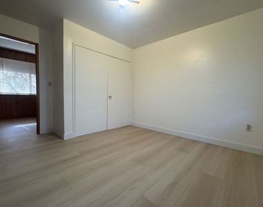 2317 Maplewood Way - Photo Thumbnail 25