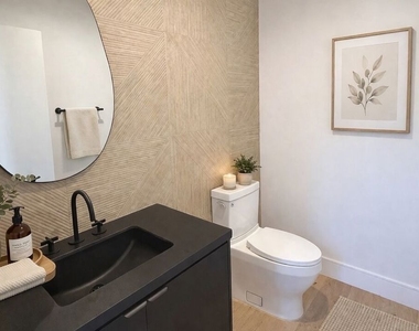 6847 N Figueroa Street - Photo Thumbnail 5