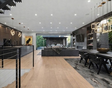 418 N Sweetzer Avenue - Photo Thumbnail 2