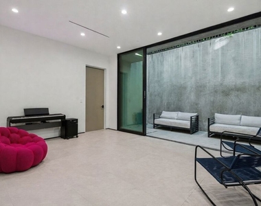 418 N Sweetzer Avenue - Photo Thumbnail 21