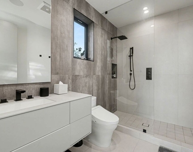 418 N Sweetzer Avenue - Photo Thumbnail 19